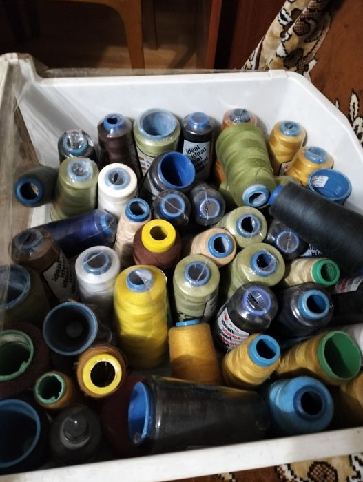 Цветные нитки новые