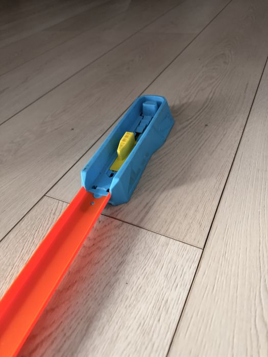 Hot wheels track