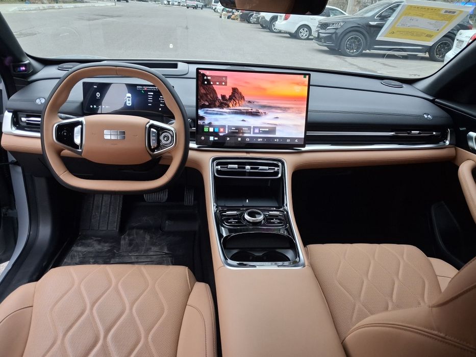 Geely galaksi A7 2025 yil 2000 km yurgan