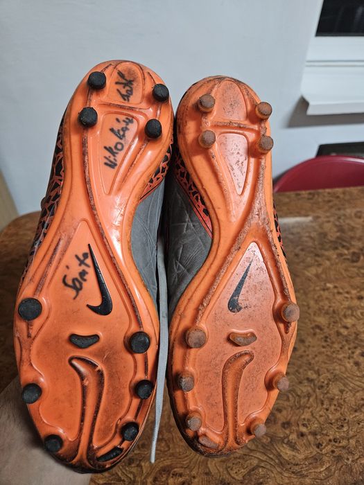 ghete de fotbal Nike

Hypervenom Phelon II FG în nuanţa gri cu

portoc