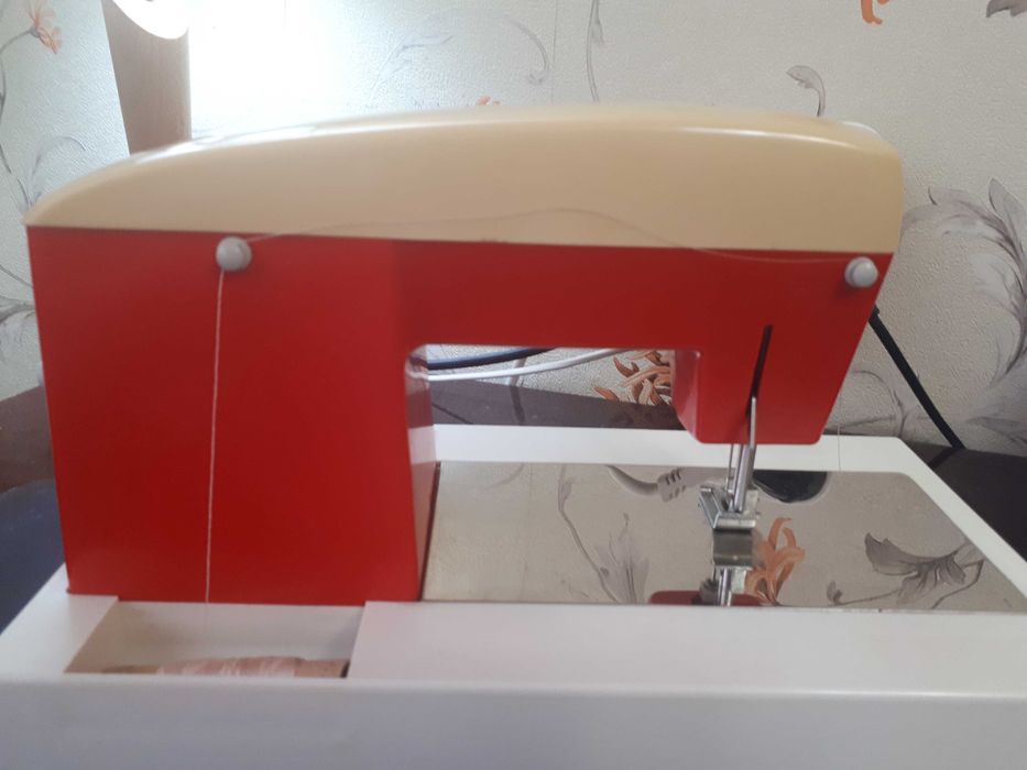 Детская швейная машинка ГДР, игрушка СССР
