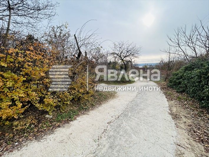 Слънчев панорамен парцел за фамилна къща!