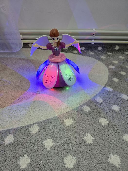 Vand 2 jucării Elsa si Ana