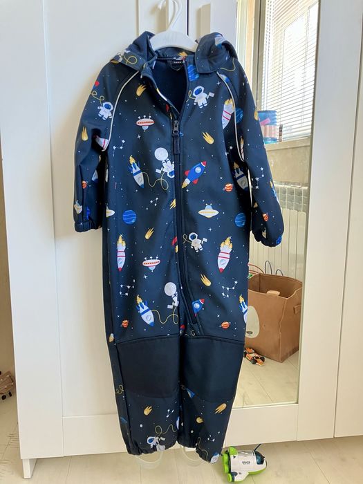 Софтшел космонавт и яке за момче