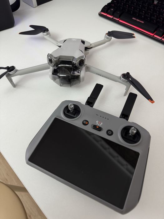 Дрон DJI Mini 4 Pro Fly More Combo Plus (DJI RC 2) белый