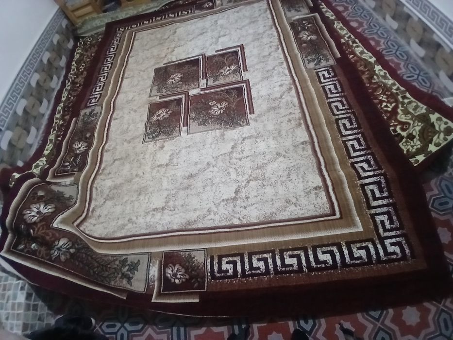 Yangi gilam sotiladi