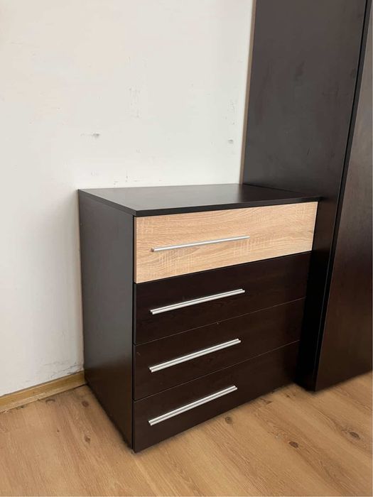 Шкаф с чекмеджета