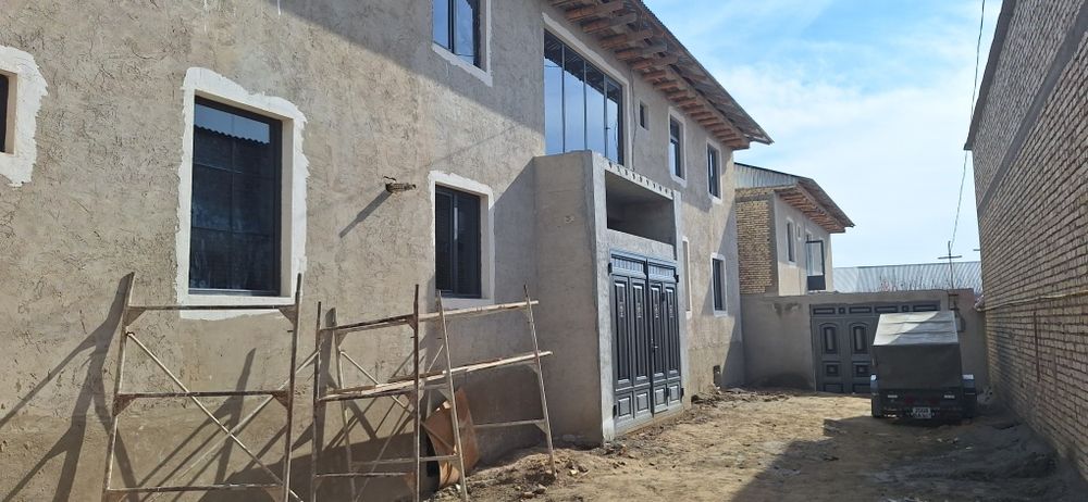 Бухоро 2 этажлик кв 300 $ доллордан Участка сотилади 2 + падвал