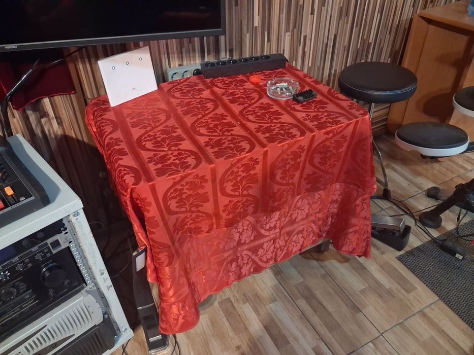 Masuta pe role  sau fixa Elemente mobilier