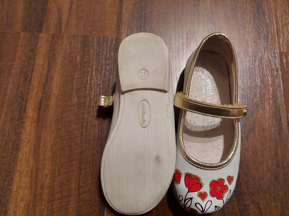 Balerini măsură 25 din piele, albi  pictați cu maci rosii