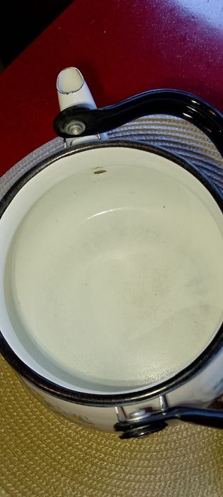 Эмалированный чайник.