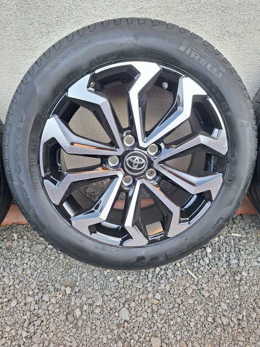 Jante Toyota Yaris Cross 7.0x17 et 50 5x114,3 Anvelope 215/55r17