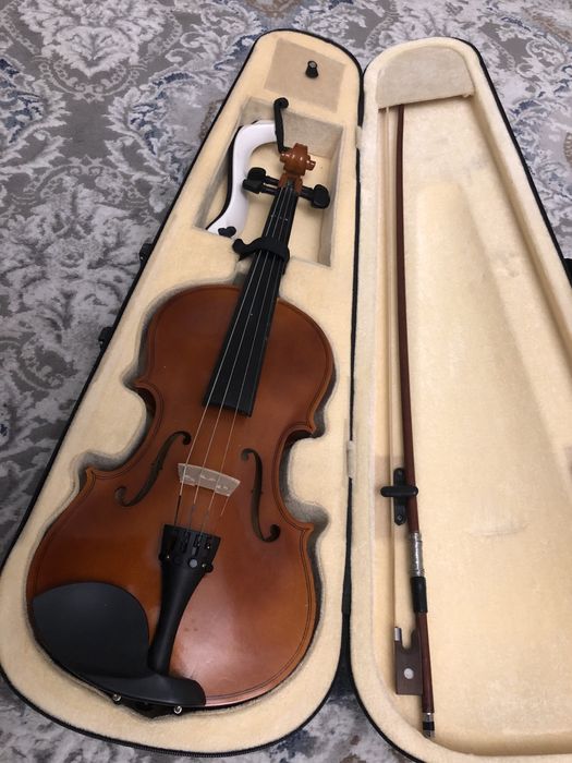 To‘liq to‘plamli skripka sotiladi 1 mln