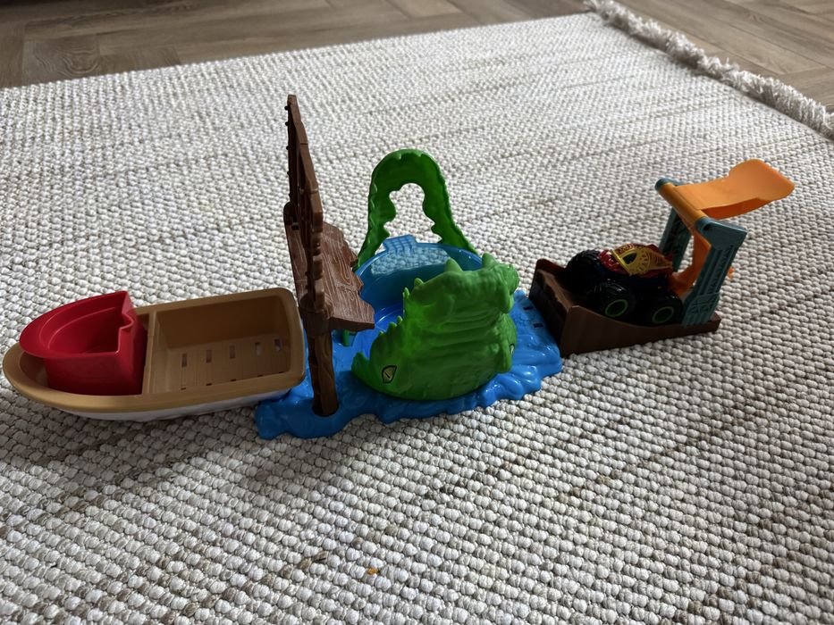 Трек Hot Wheels HGV14 Монстр Трак Крокодил