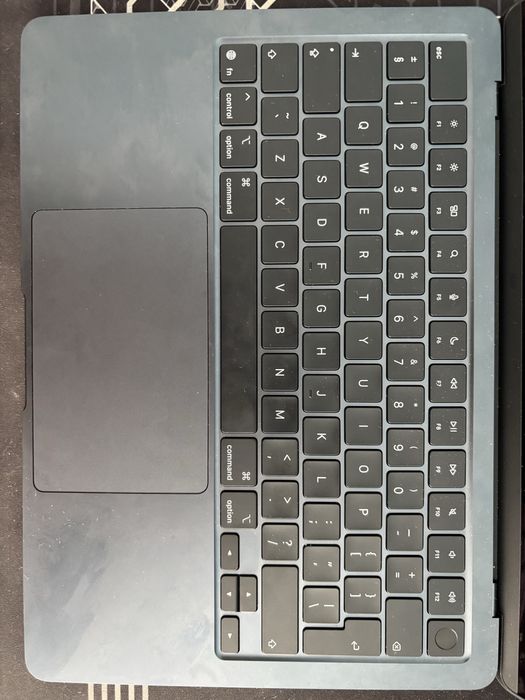 MacBook Air M4 512GB Midnight • 13” • 10-core CPU/GPU