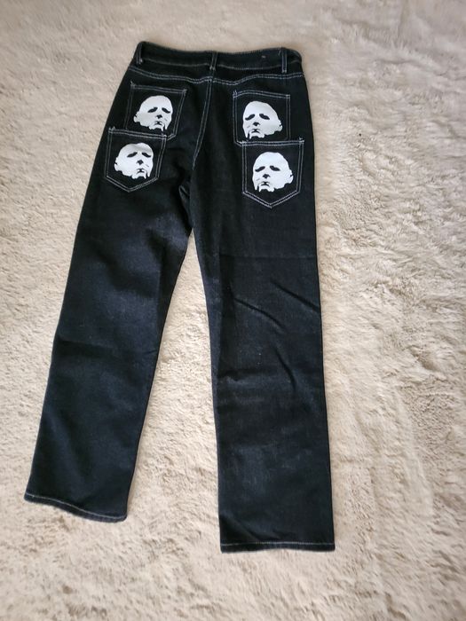 Vând blugi Michael Myers  L
