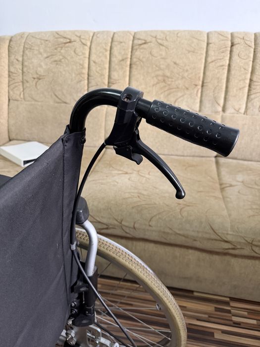 Carut scaun rulant medical din aluminiu batrani handicap dizabilitati