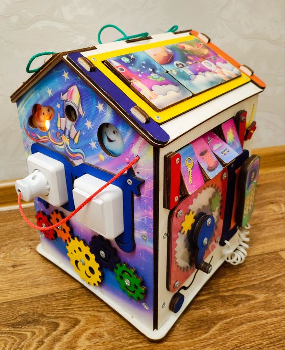 Развивающая игрушка для малышей.Бизиборд