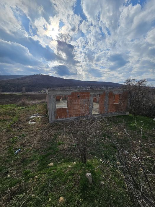 Casă cu teren generos și vedere spre pădure Ciucurova