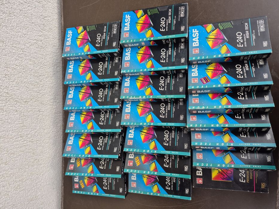 Vând 20 casete video VHS Basf de 240 minute cu filme diferite