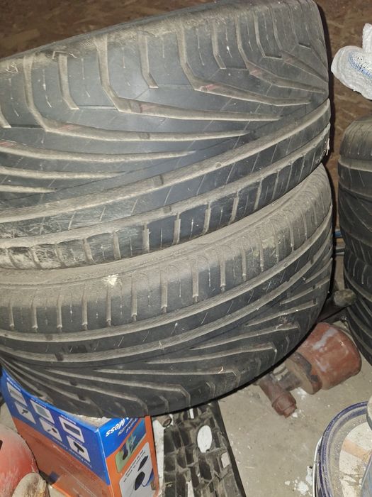 Vind 4 Caucicuri vara Secon Hand