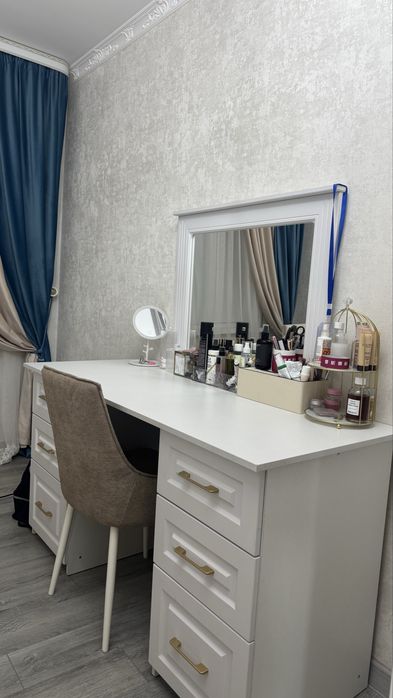 стол,стул,зеркало