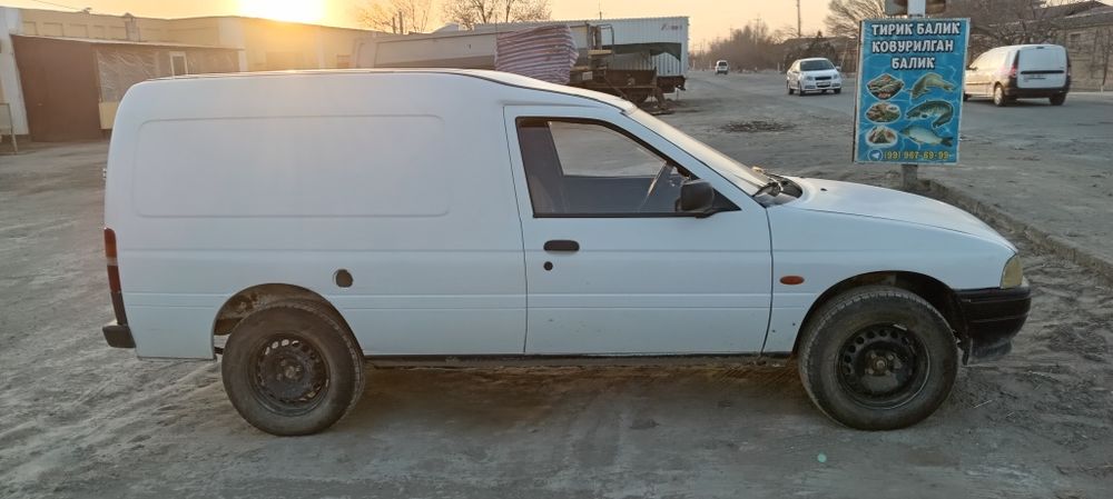 Форд ескорд ван.