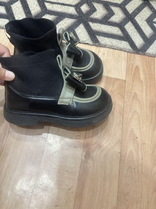 Продам детскую обувь