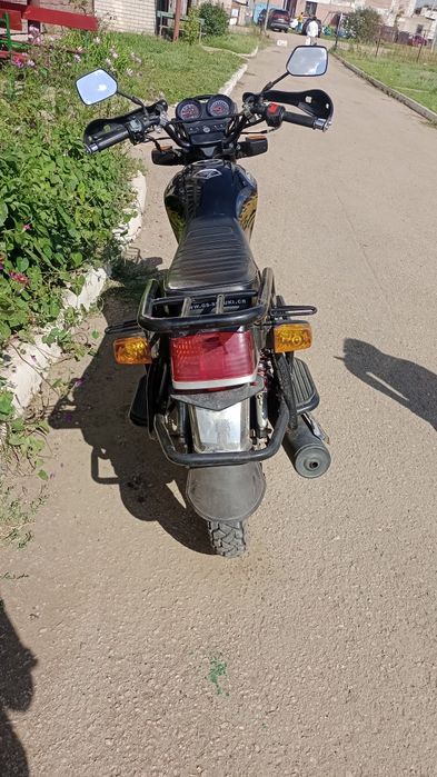 Мотоцикл GSX200.