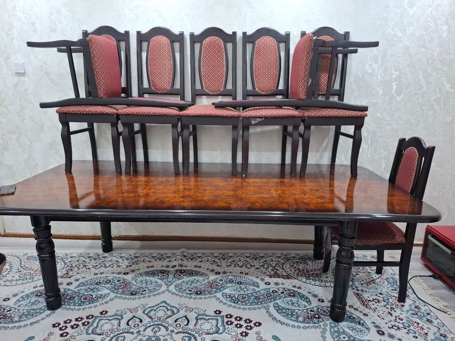 Стол с 8 стульям