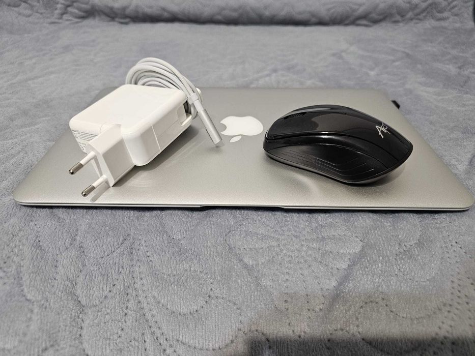 MacBook Air 11” – Intel i5-4GB Ram-Ssd 128Gb