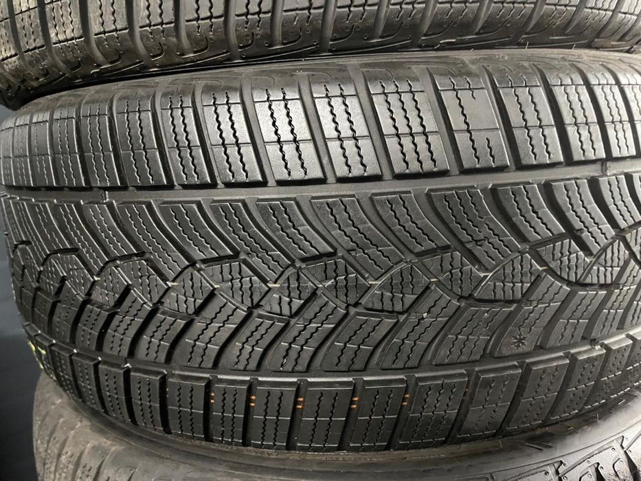 225/45R18 GoodYear iarna M+S aproape noi