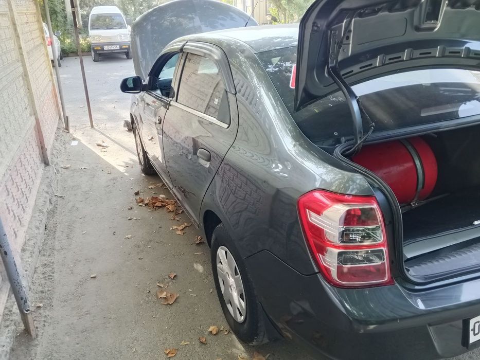 собалт срочни сотилади