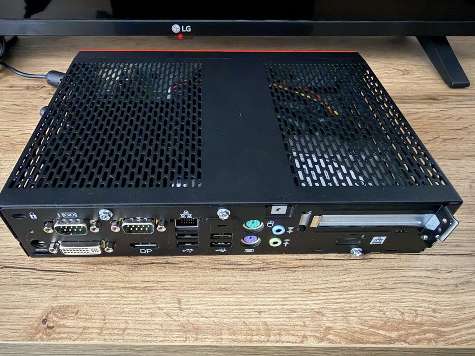 Малък компютър Fujitsu Futro S930