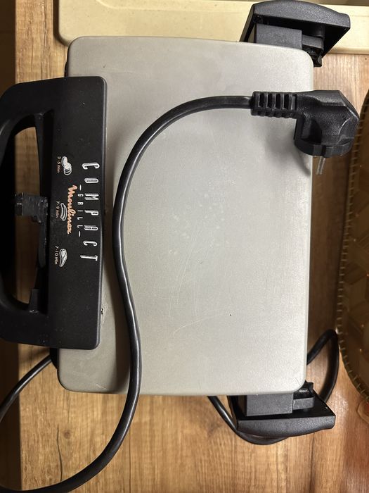 Продавам тефлонов парти контакт грил скара тост сандвич на Moulinex