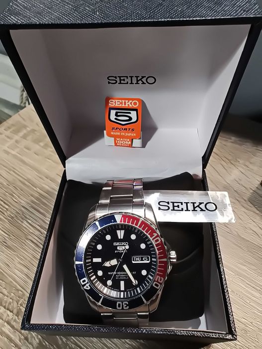 Seiko 5 Sport SNZF15J1 Pepsi Sea Urchin