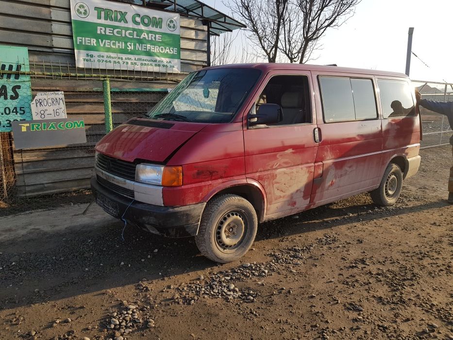 Dezmembram Volkswagen Transporter T4 motor 2.5 TDI ACV 102 CP
