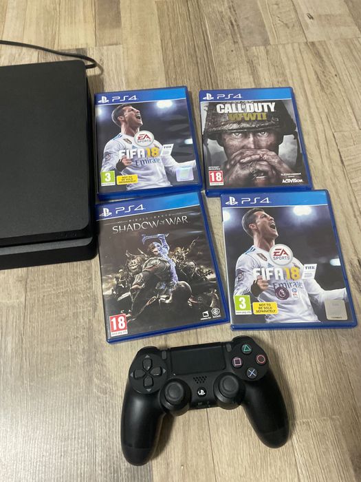 Продавам ps 4 slim