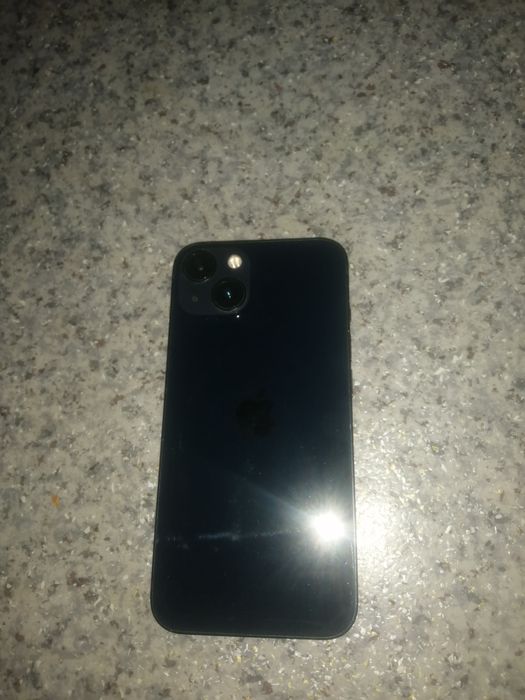 Айфон 13 в синим цвете