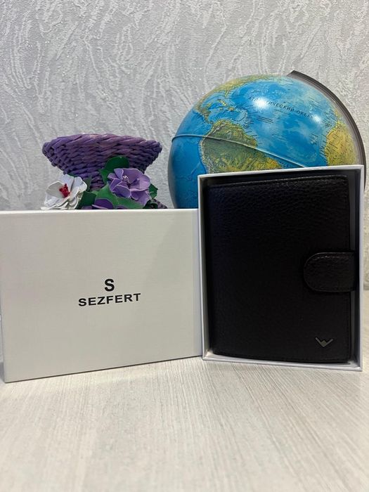 Продам портмоне из натуральной кожи.