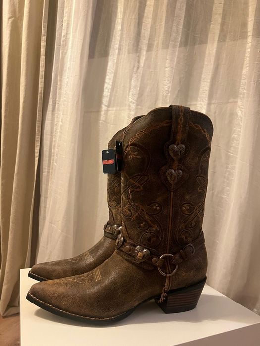 Cowoboyboots noi cu etichetă