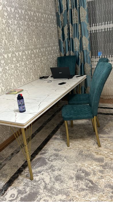 Продам гостиный стол со стульями