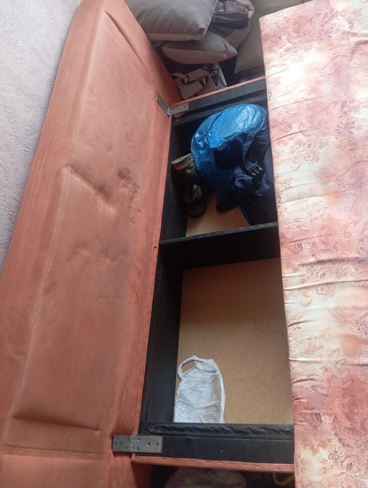 Продам диван ( 150см-195см) срочно