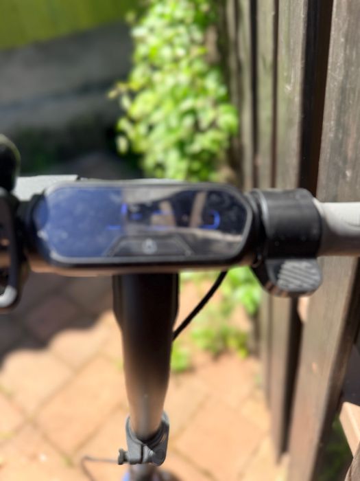 Ninebot E2 trotinetă electrică ca nouă, cu cutie