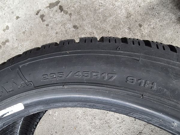 225/45/17 Goodyear 4бр