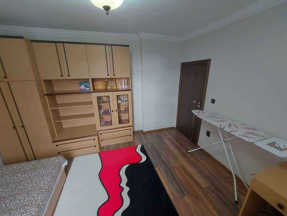 Триетажна къща, гр. Омуртаг