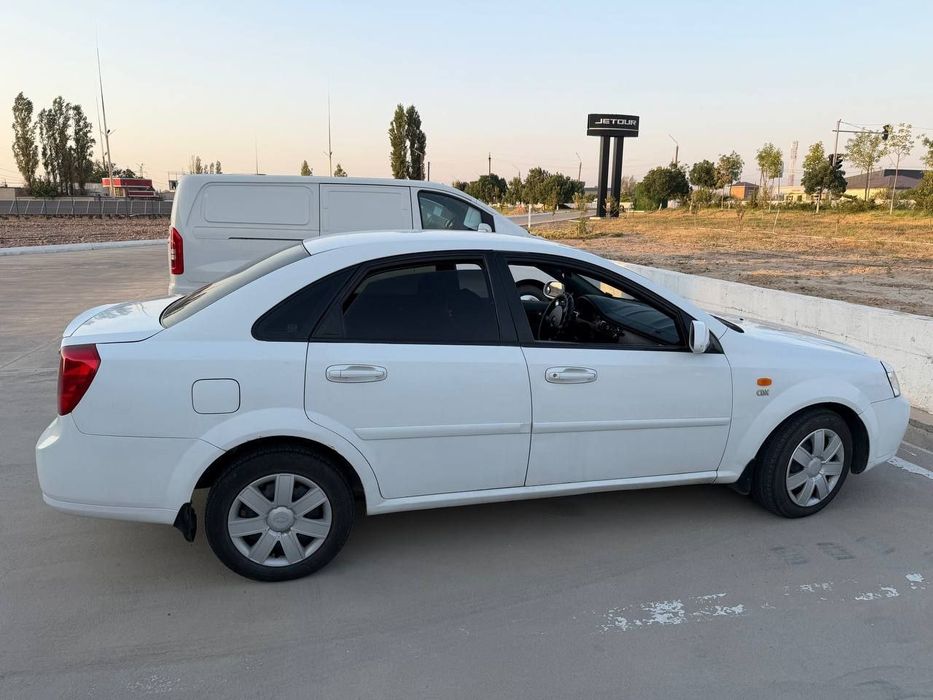 Lacetti 2010 avtomat sotladi