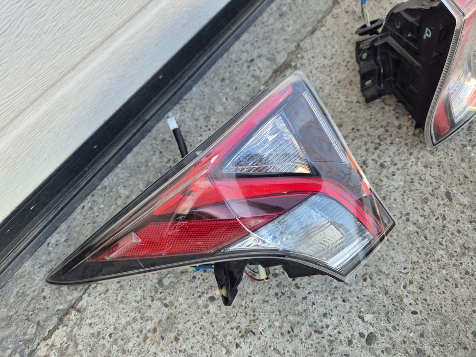 Triple/Stopuri Spate Aripa Toyota Prius XW50. 2015-2020. Volan stinga.