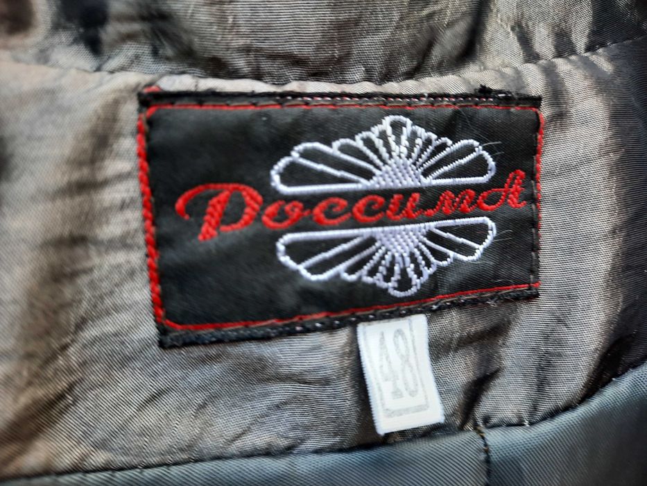 Дамски костюм сребрист от сако и пола размер 48