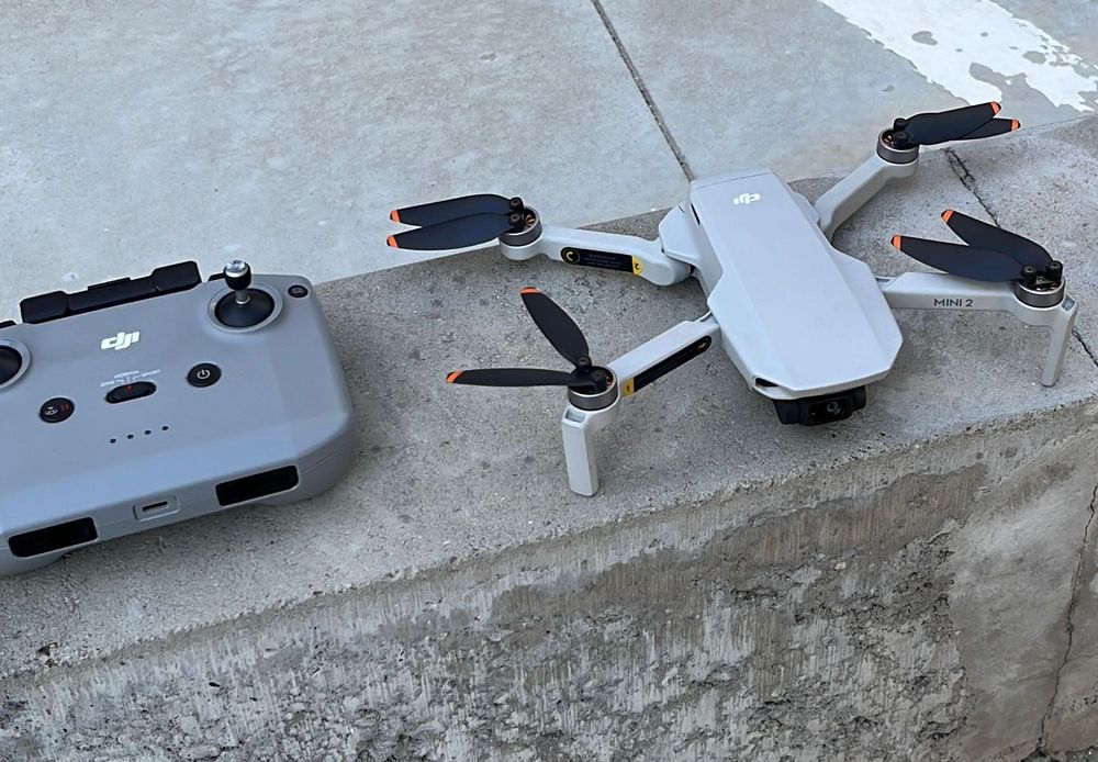 Vând drona DJI mini 2